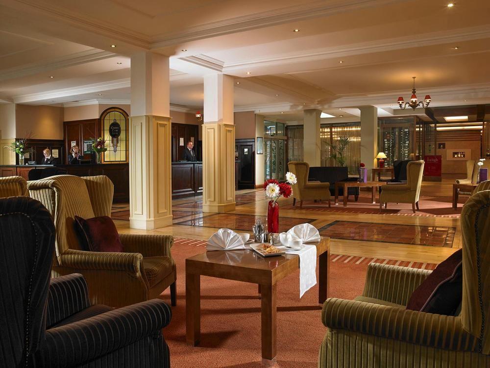 Camden Court Hotel Дъблин Екстериор снимка