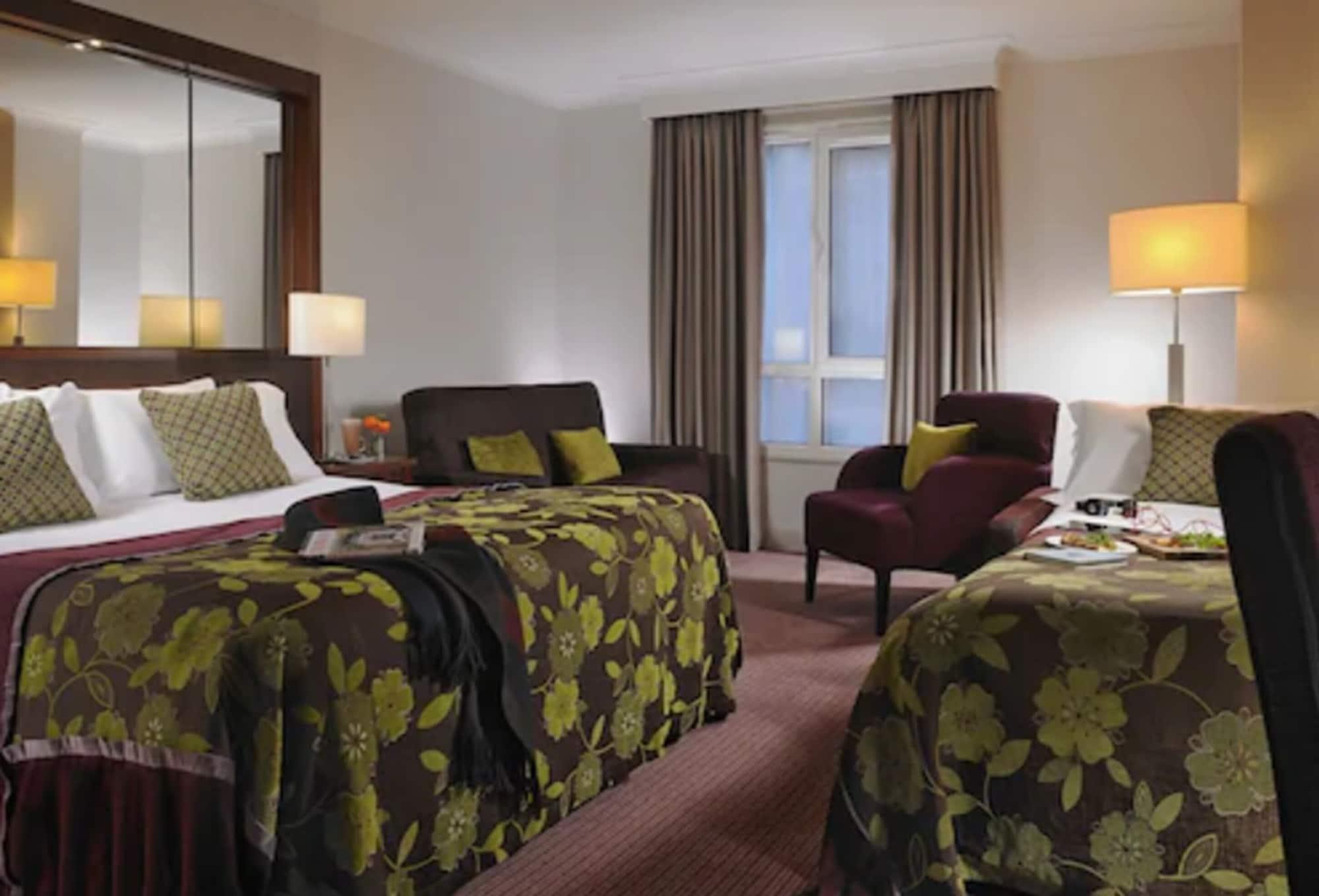 Camden Court Hotel Дъблин Екстериор снимка