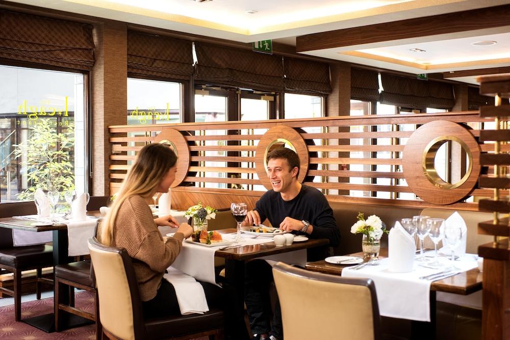 Camden Court Hotel Дъблин Екстериор снимка