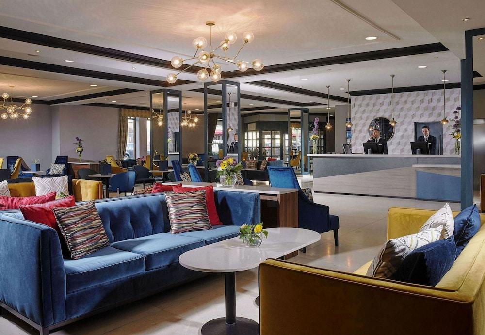 Camden Court Hotel Дъблин Екстериор снимка