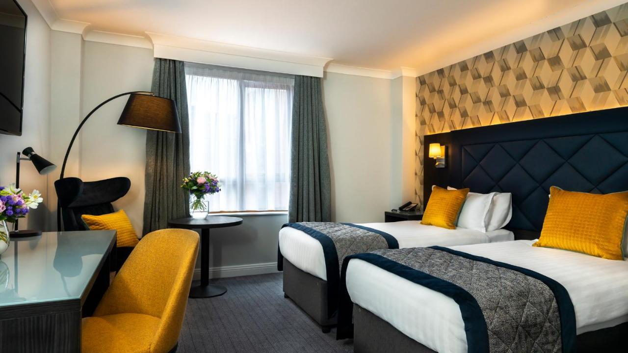 Camden Court Hotel Дъблин Екстериор снимка