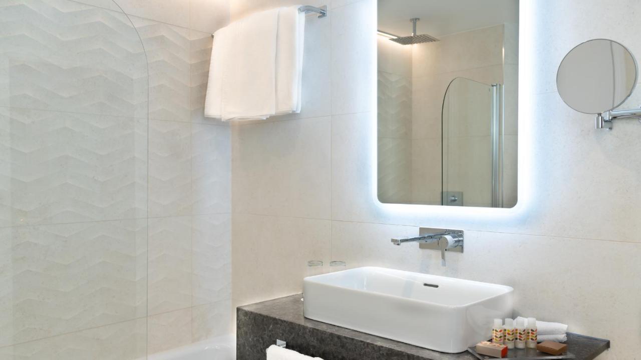 Camden Court Hotel Дъблин Екстериор снимка