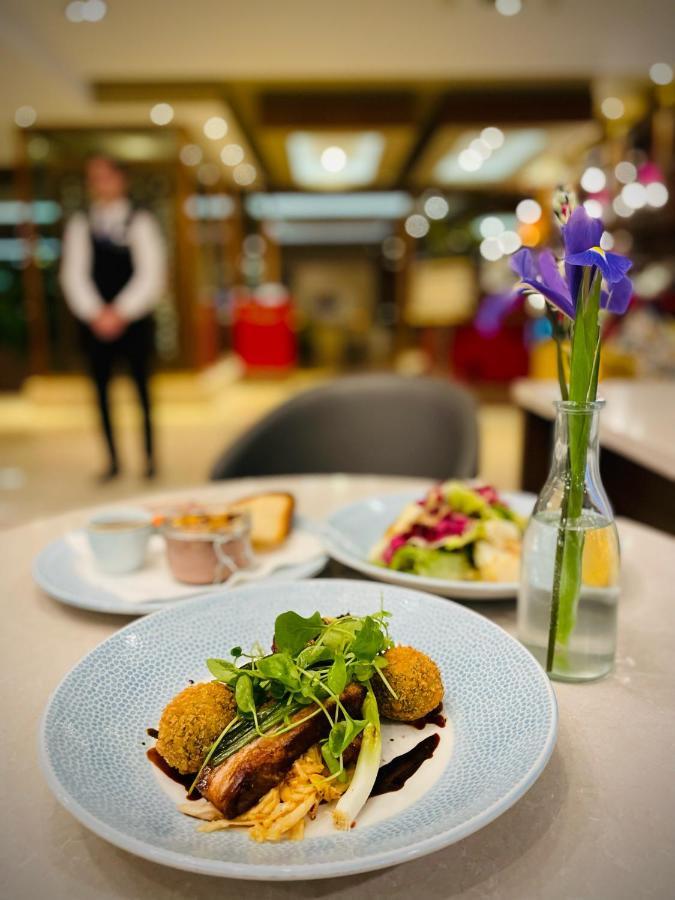 Camden Court Hotel Дъблин Екстериор снимка