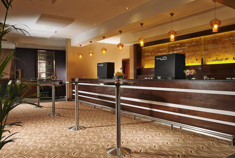 Camden Court Hotel Дъблин Екстериор снимка