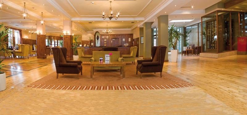 Camden Court Hotel Дъблин Екстериор снимка