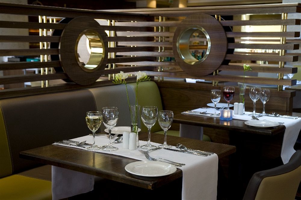 Camden Court Hotel Дъблин Екстериор снимка