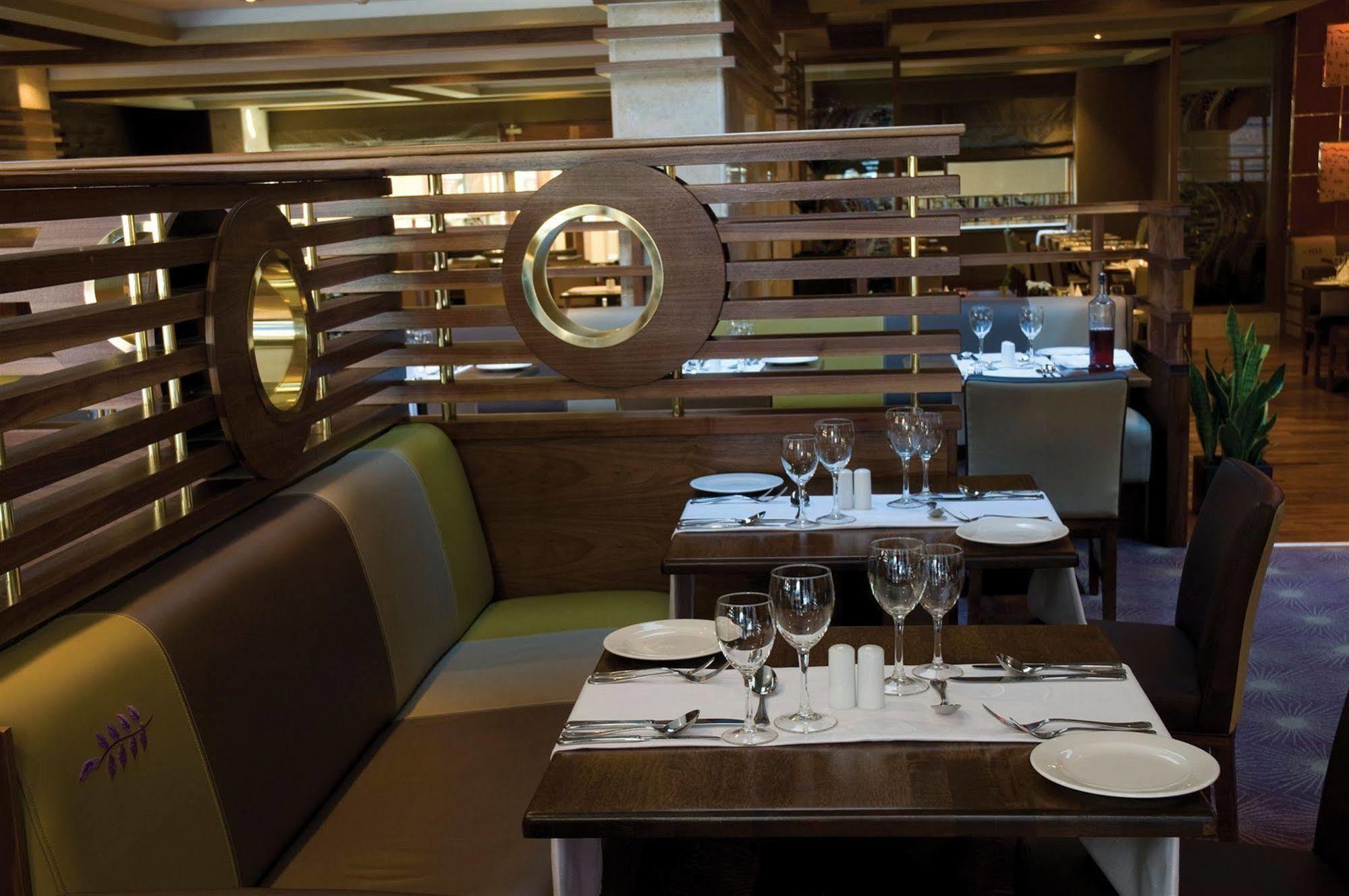 Camden Court Hotel Дъблин Екстериор снимка