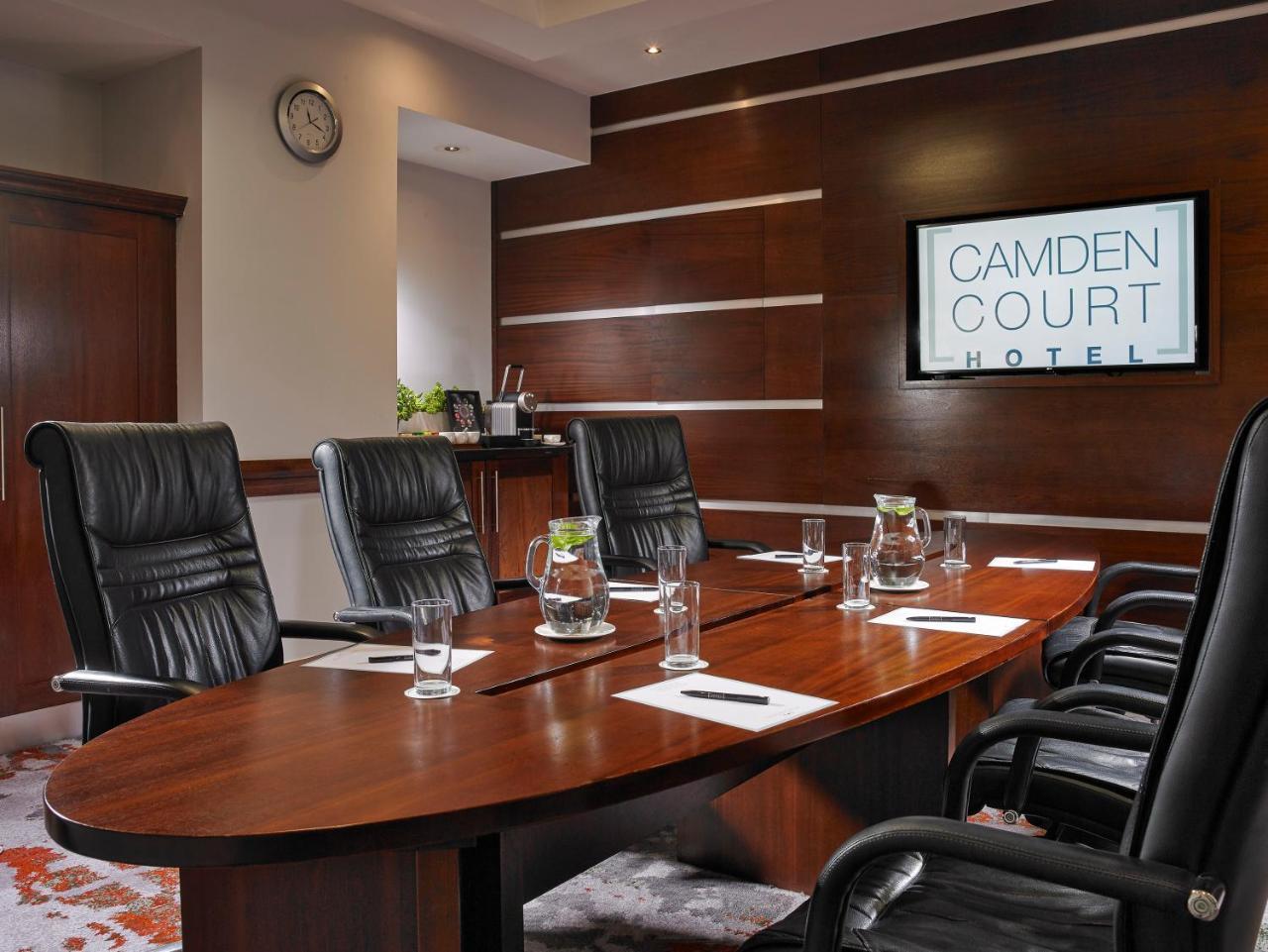 Camden Court Hotel Дъблин Екстериор снимка